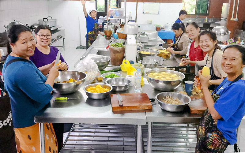 The campus kitchen team preparing a meal